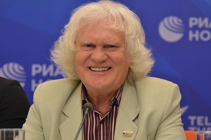 По-особенному мурлычет и напоминает валенок: коту Юрия Куклачева не разрешили навестить артиста в больнице