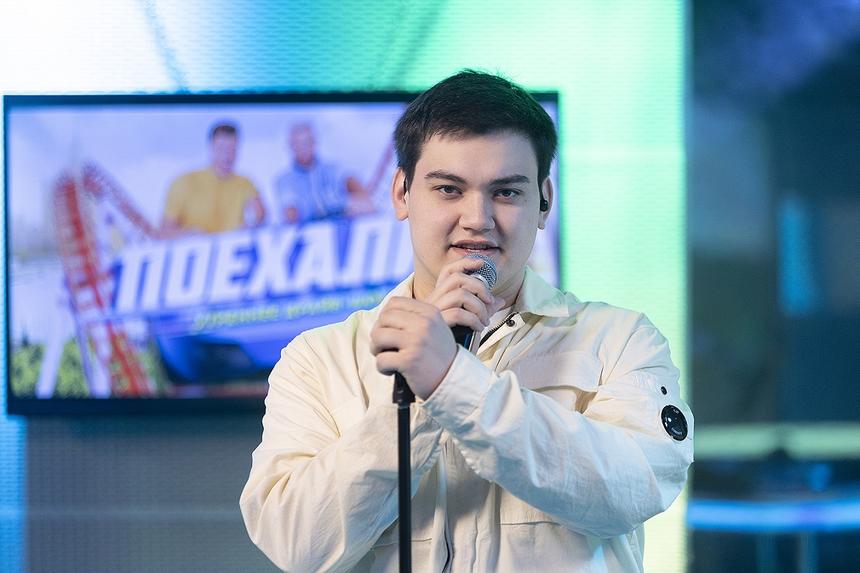 «Строчки сами родились»: Александр Круг рассказал, как написал песню про отца