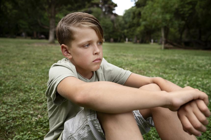 Госпитализировали с разрывом мелких кровеносных сосудов: тренер заставил ребенка отжиматься целый час