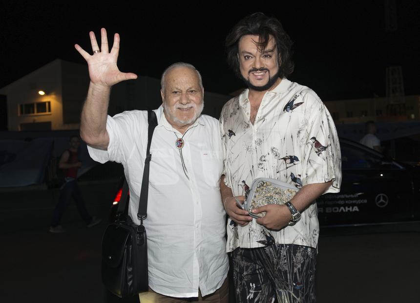 «Отчитывается постоянно»: Филипп Киркоров поделился мнением о новой сиделке отца