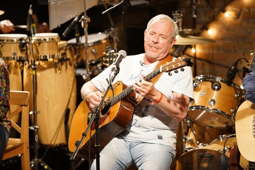 Певец Юрий Лоза объяснил, почему Гребенщиков* и Макаревич* спонсируют ВСУ