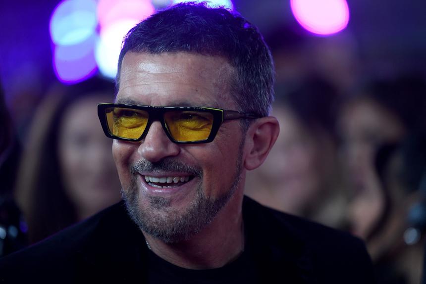 «Надеюсь, он не болен?»: резко изменившийся Антонио Бандерас расстроил фанатов своим видом