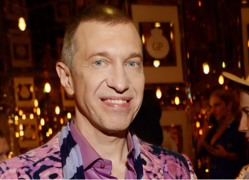 55-летний критик Сергей Соседов заявил, что его кормит мама