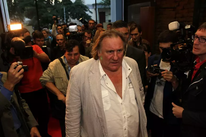 Обвиняемому в домогательствах актеру Жерару Депардье грозит от пяти лет тюрьмы