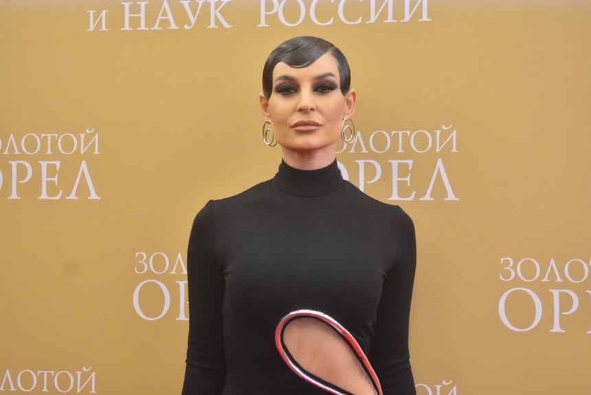 «Чем только не занималась»: солистка Artik & Asti рассказала о первой работе