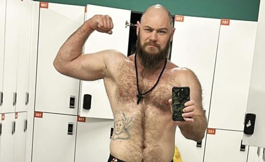 Остались трое детей: 37-летний боец ММА Александр Коломыцев умер во сне