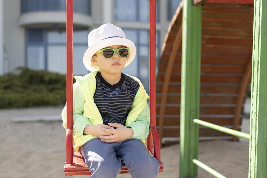 Две женщины сломали ребенку позвоночник, чтобы освободить качели для своих детей