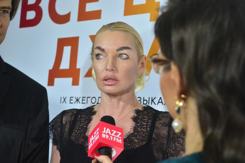 «Билеты дорогие сейчас»: Волочкова призналась, что летела на Мальдивы экономклассом