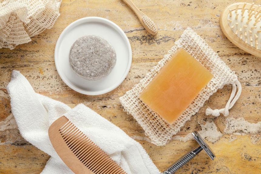 Решил досконально подойти к разделу: вдовец хочет отсудить у детей умершей жены гели для душа и мочалки