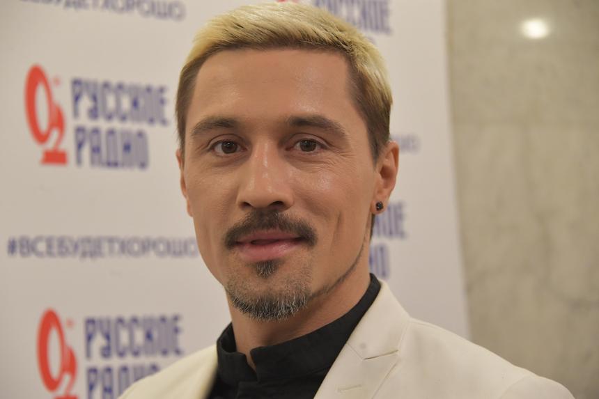 Нежно обнял и подарил цветы: Диму Билана застукали с Наталией Орейро