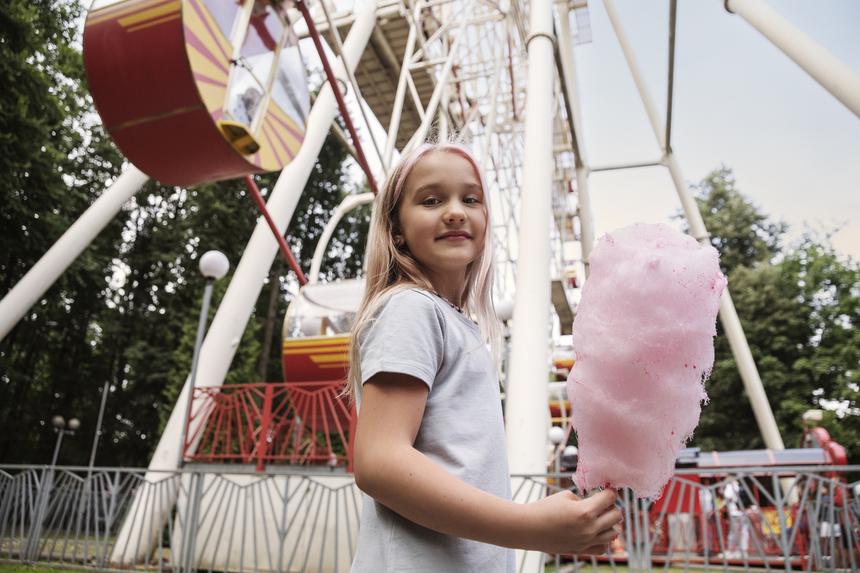 Внезапно отказали удерживающие устройства: дети едва не вылетели с аттракциона в Ейске