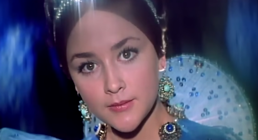 Звезда фильма «Варвара-краса» вернула дом и квартиру, из которой ее выгнал сын