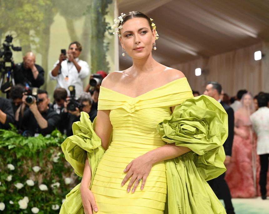 «В листе салата айсберг»: Собчак высмеяла образ Марии Шараповой на Met Gala