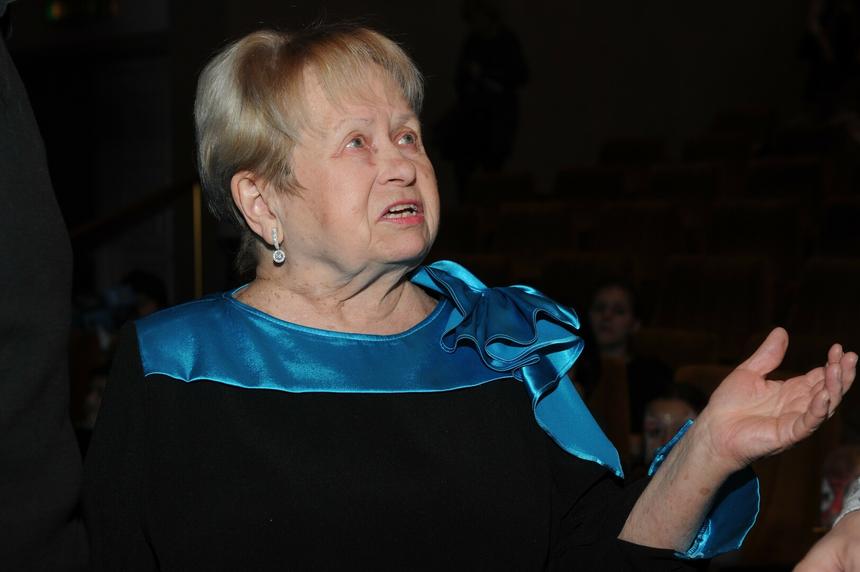 Владимир Путин поприветствовал поцелуем Александру Пахмутову на инаугурации