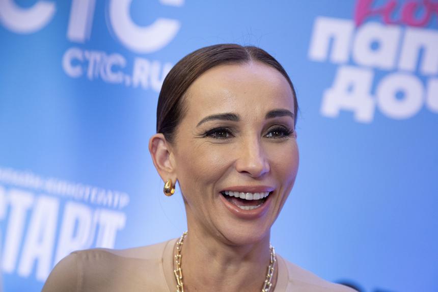 Врачебная ошибка или халатность пациента: почему у Анфисы Чеховой «упал» глаз и вернется ли ее красота