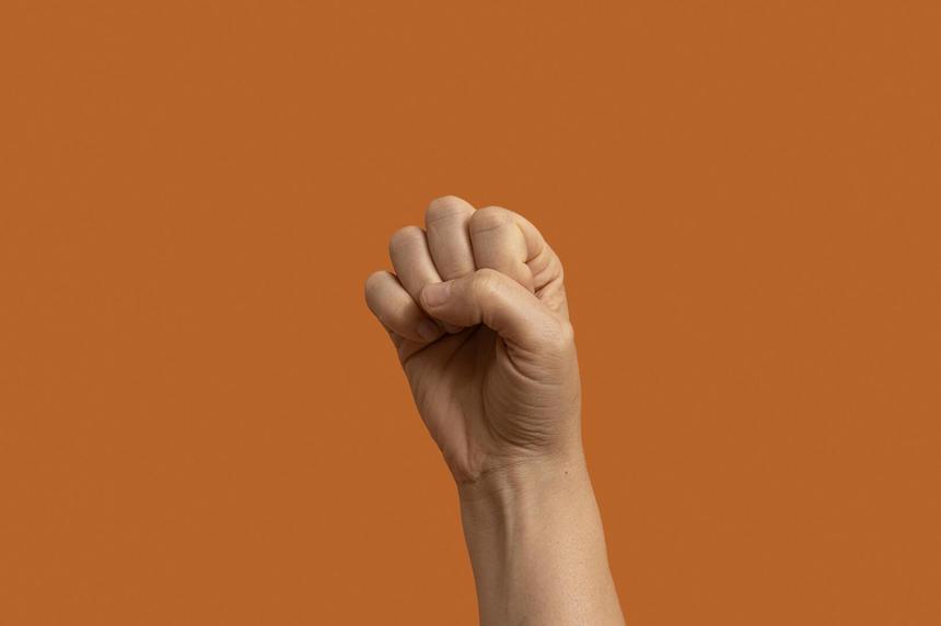 Россиянин жестоко избил 85-летнюю блокадницу и отобрал все деньги