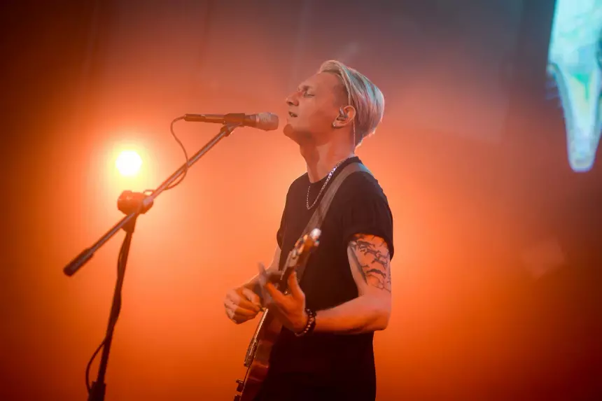 «Без любви и музыки, жизнь была бы ошибкой»: TOBE рассказал о влюбленности в Иру Тоневу и гастролях с Кулясовым