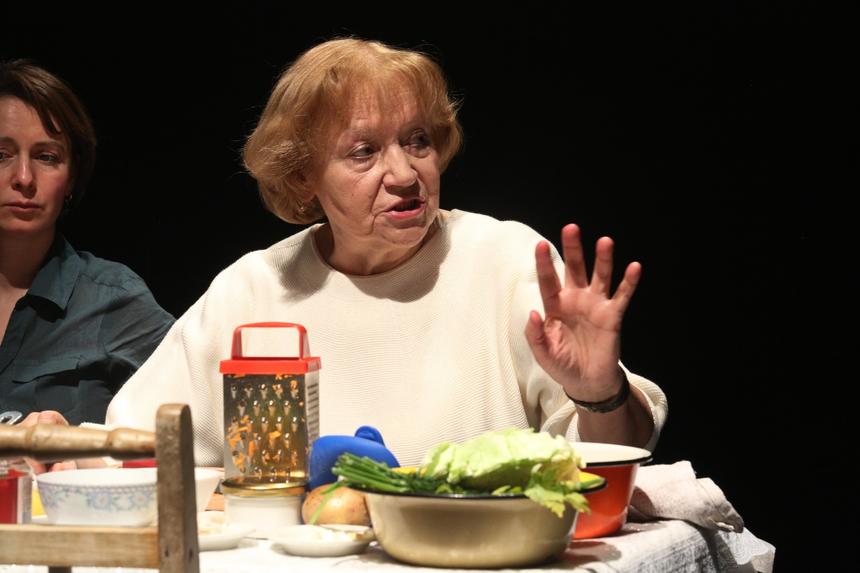 Народную артистку Елену Санаеву госпитализировали в больницу