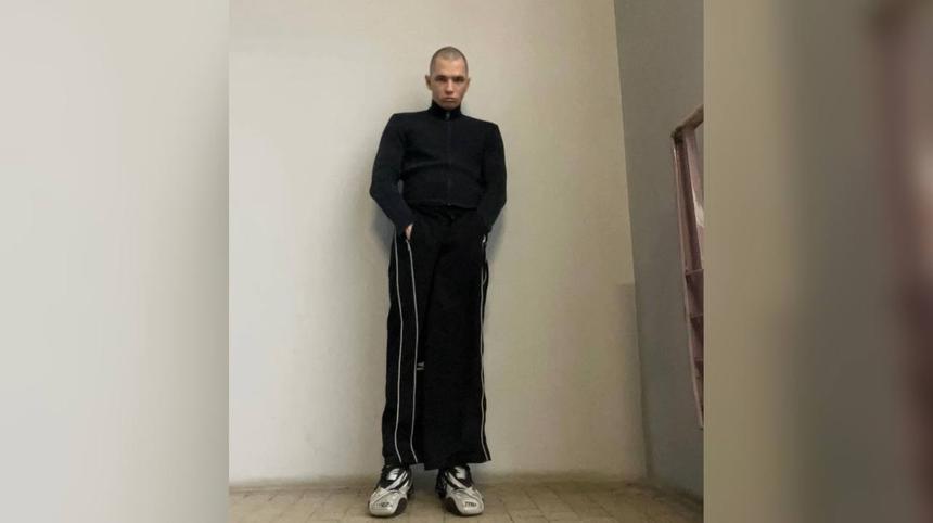 «Свалил из страны»: ставший известным из-за носка на «голой» вечеринке рэпер Vacio не пошел в армию и покинул РФ