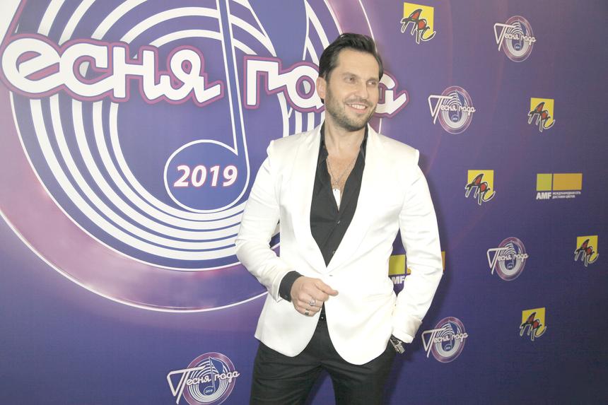 Не боится угроз: Александр Ревва появился на публике после скандала с Яной Поплавской