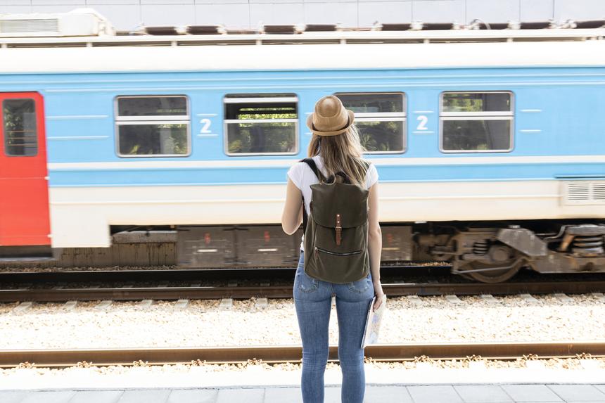 Бросившую 3-летнюю дочь в продуктовом магазине Краснодара мать нашли в поезде