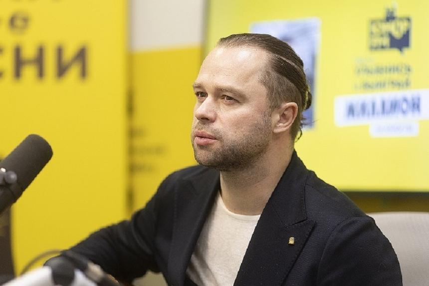 Актер Гогунский рассказал о казусе во время поцелуя с Хилькевич в новом «Универе»