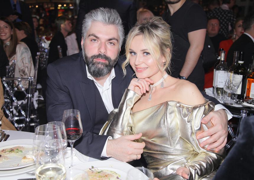 Бойфренда оставила дома: Полина Гагарина и ее бывший муж появились на премьере сериала