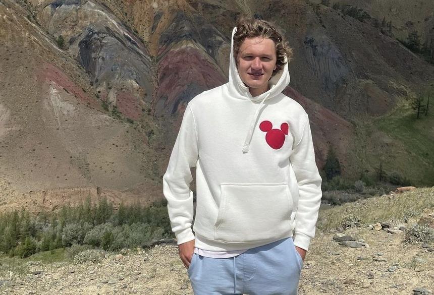 «Они стоили 950 рублей»: долларовый миллионер Кирилл Капризов шесть лет проходил в одних джинсах