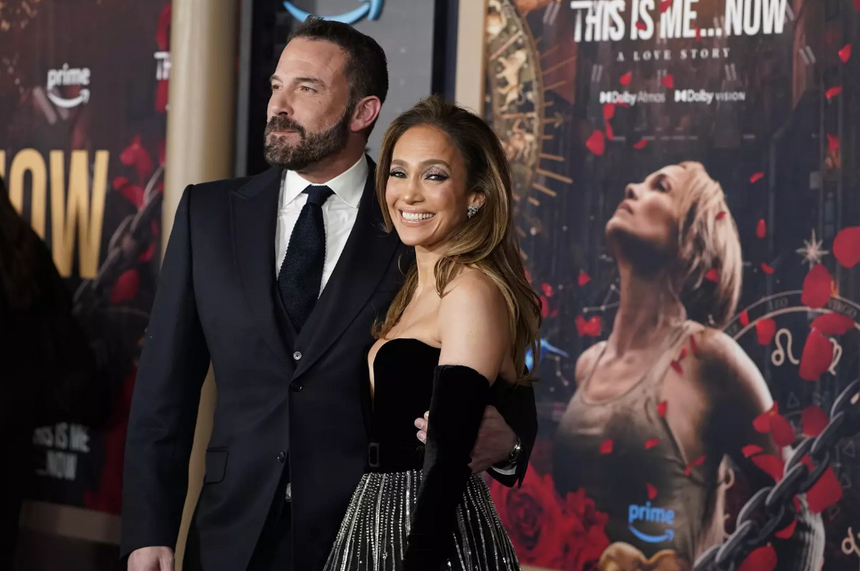 Актера Бена Аффлека заметили с бывшей женой и без обручального кольца