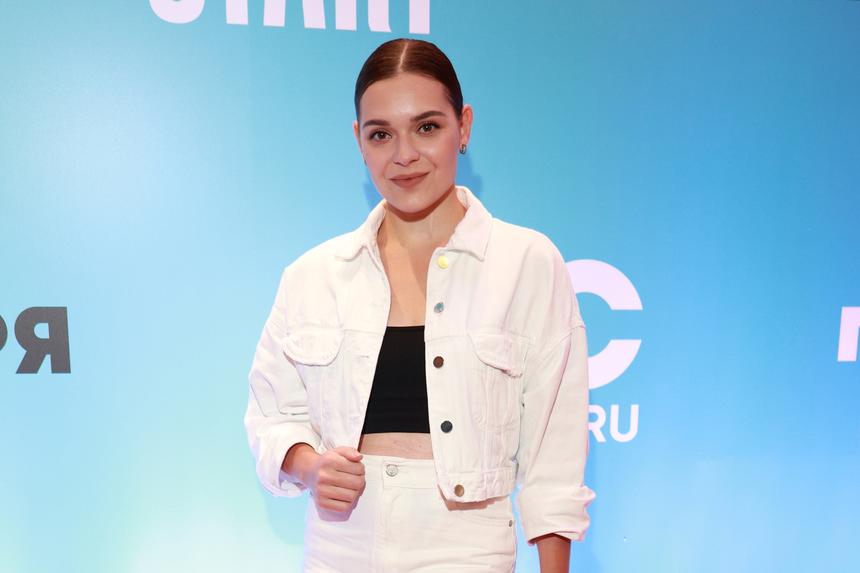 Сюрприз: фигуристка Аделина Сотникова улетела из России к жениху