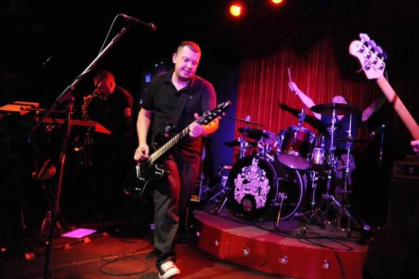 Музыкант Сергей Бобунец рассказал, что уехавшие артисты «сорвались с цепи»