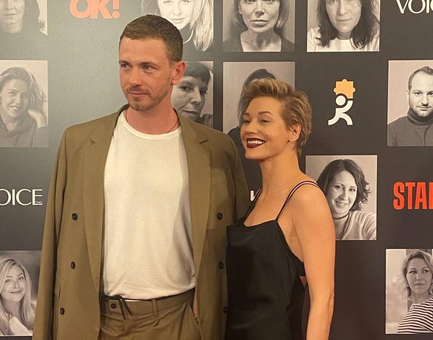 Актриса Кристина Асмус появилась на премии в Москве с ультракороткой стрижкой