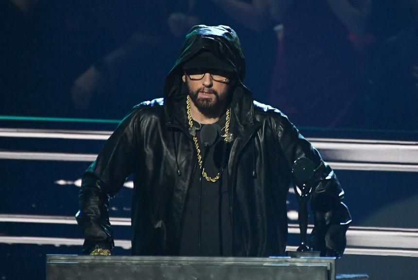 Сам как жених: рэпер Эминем выдал дочь замуж и станцевал с ней