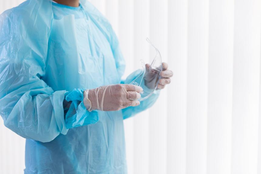 Болел и рос живот: у 48-летней россиянки удалили опухоль в треть ее веса