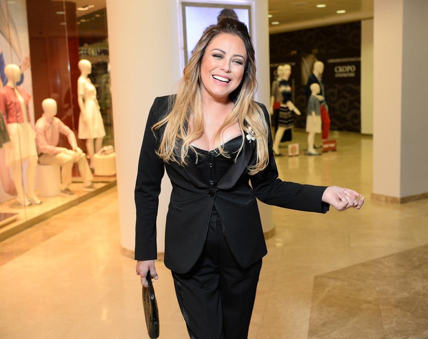 Стала совсем взрослой: дочь Юлии Началовой снялась для выпускного альбома