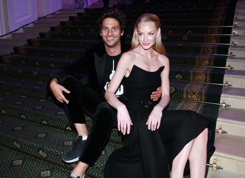 Режиссер Александр Молочников показал фото новой возлюбленной в ее день рождения