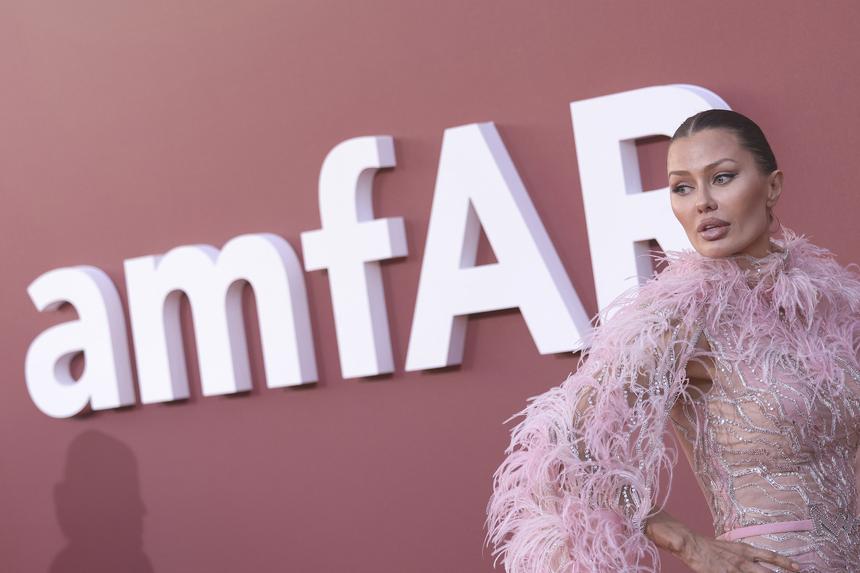 «Самые большие глаза, которые я видела»: Виктория Боня познакомилась с Ханде Эрчел в Каннах