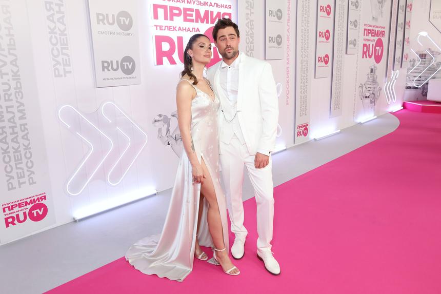 «Шапито с пиар-романом»: Анна Калашникова высказалась об отношениях Агаты Муцениеце и Ивана Чуйкова