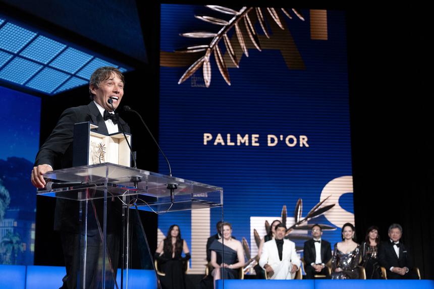 «Искусство должно объединять людей»: режиссер «Аноры» высказался о выходе фильма в России