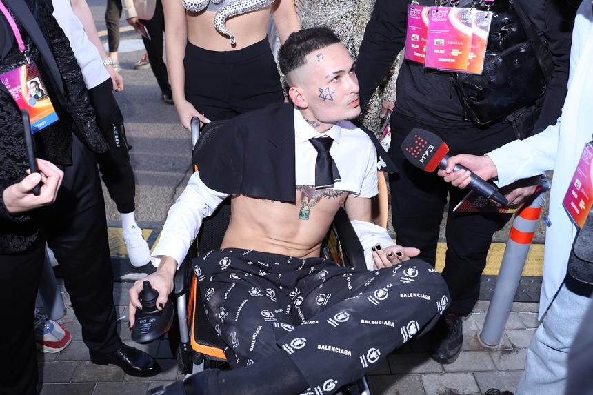 Изображен герб Великобритании: российский рэпер Моргенштерн* не указал национальность в новых документах