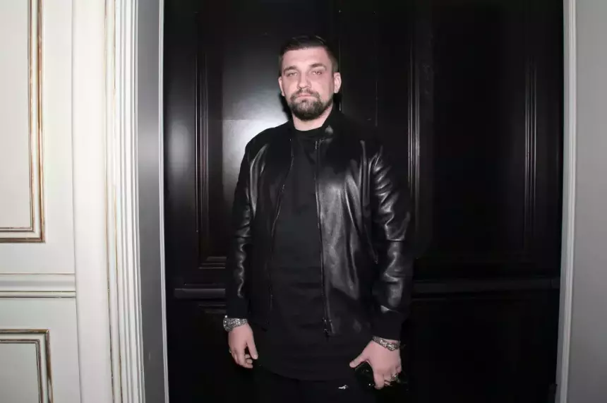 Черный хлеб и отварные сосиски: раскрыт райдер рэпера Басты