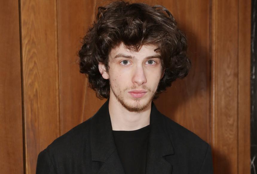 «Не жалуется»: отец звезды «Аноры» Марка Эйдельштейна рассказал, сколько зарабатывает сын