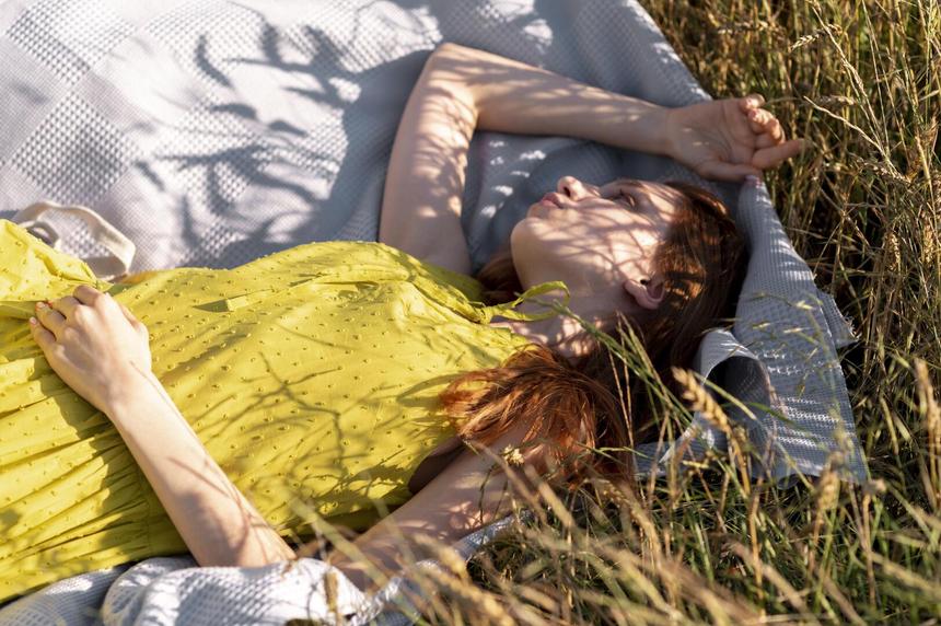 Ожоги 80% тела: девушка попала в реанимацию после солнечных ванн около дома