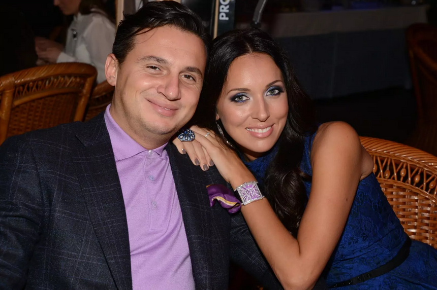 «Разрушить всегда проще, чем построить»: как звезды отреагировали на развод Алсу с мужем