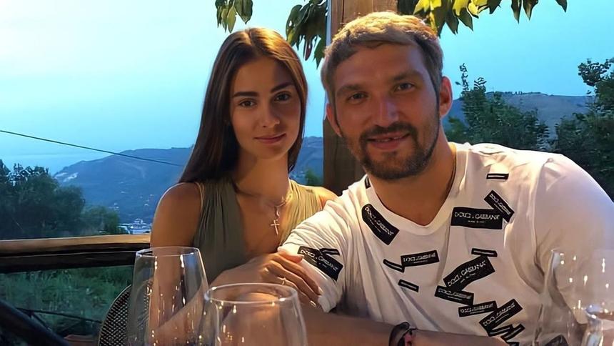 Дочь Глаголевой и Александр Овечкин вернулись в РФ после провала хоккеиста в США