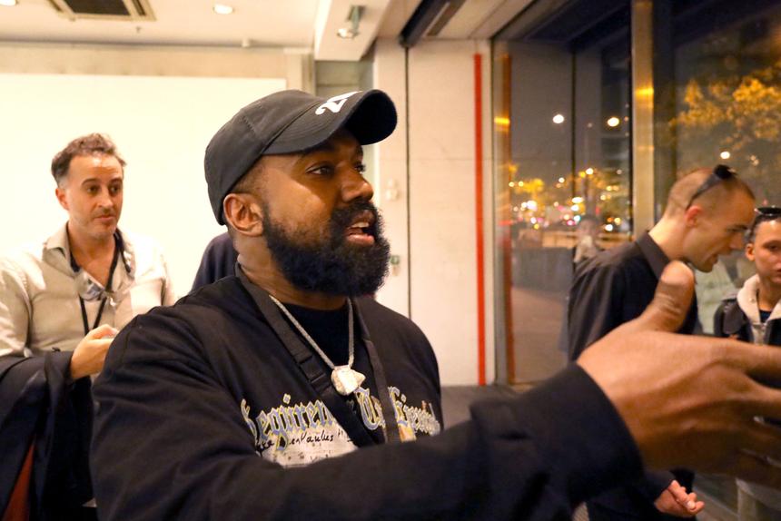 Mash: американский рэпер Канье Уэст получил аванс за концерт в Москве