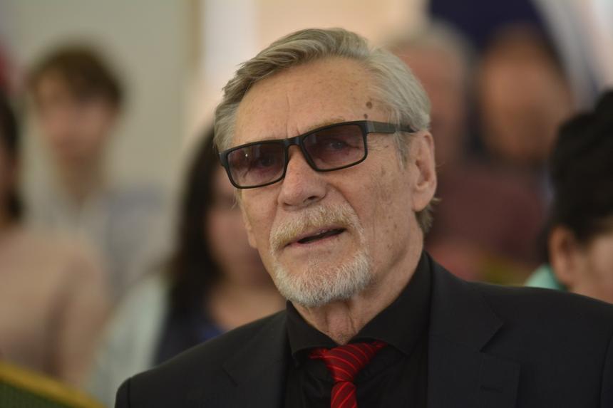 Жена Александра Михайлова рассказала о его самочувствии после госпитализации