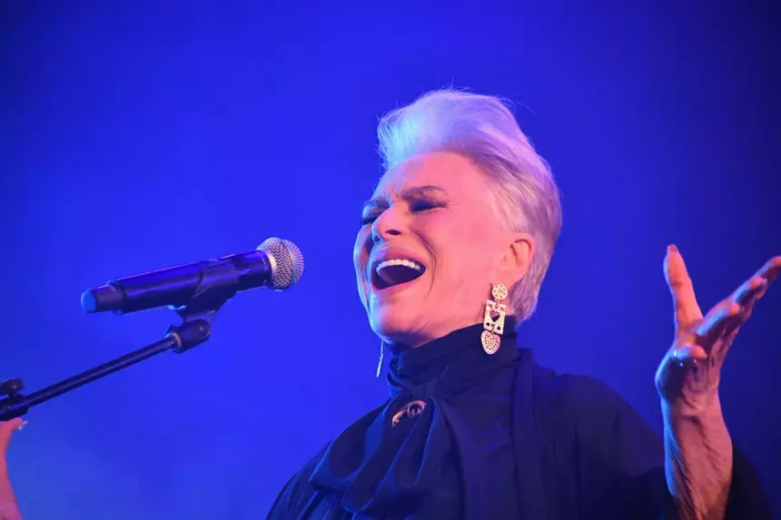 71-летняя певица Понаровская заявила, что в любом возрасте можно быть модной