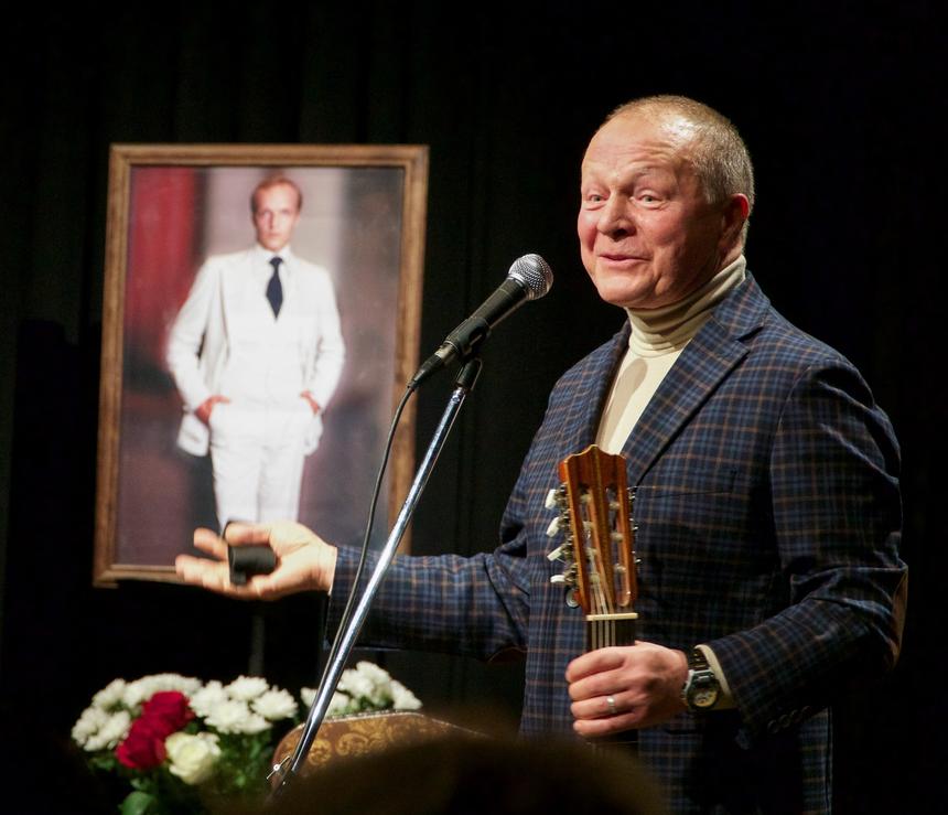 Актер Борис Галкин рассказал о переживаниях 6-летней дочки из-за его гастролей