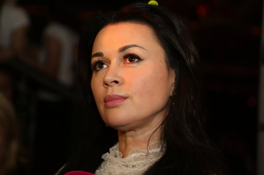 У Покровского монастыря выстроились очереди желающих проститься с Заворотнюк